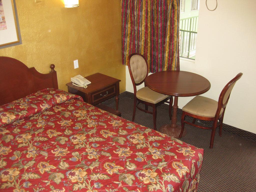 Sunshine Motel San Bernardino Room photo